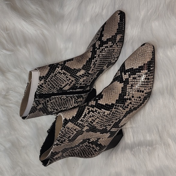 Marc Fisher Tammea Pointed Toe Ankle Fashion Boots Size: 7.5 - Picture 4 of 8